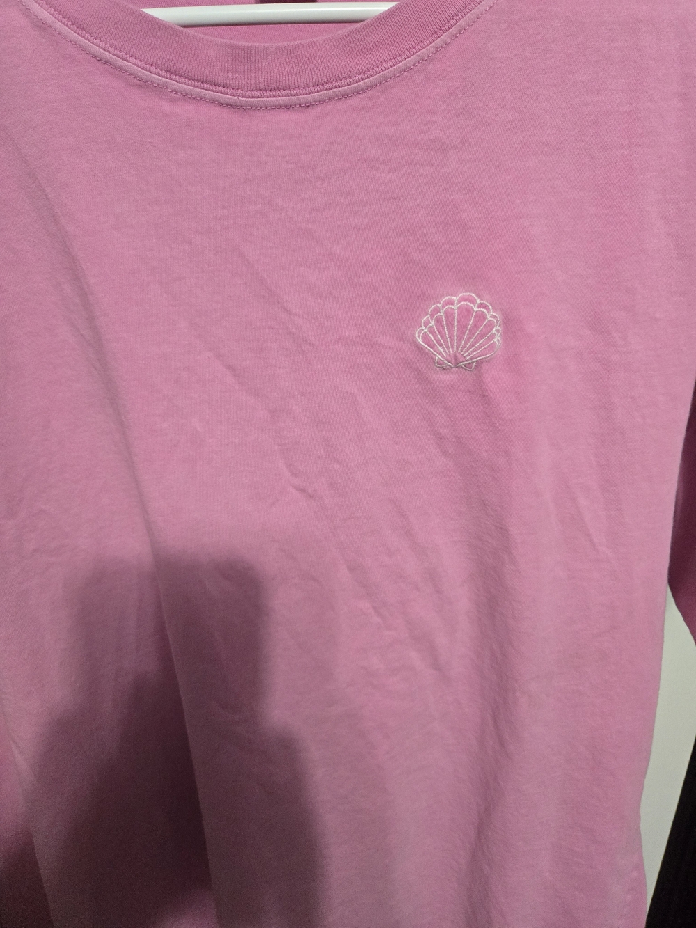 PINK Victoria's Secret Pink Tee with Shell Embroidery - Picture 3 of 4
